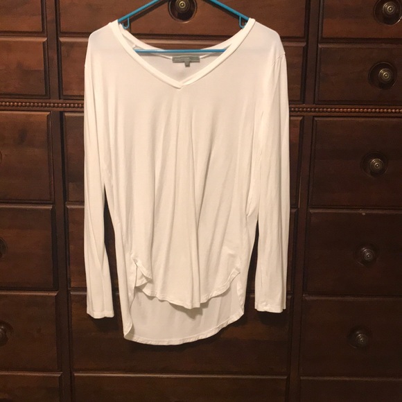 5/$30 White Long-Sleeve V-Neck Tee - Picture 1 of 2